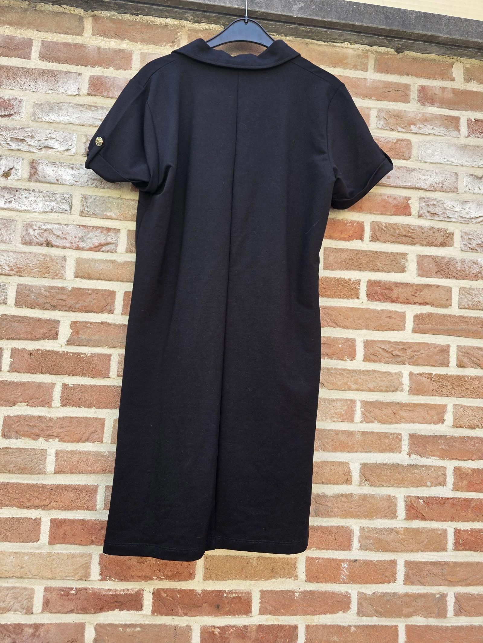 Vestido preto com botão – photo 3